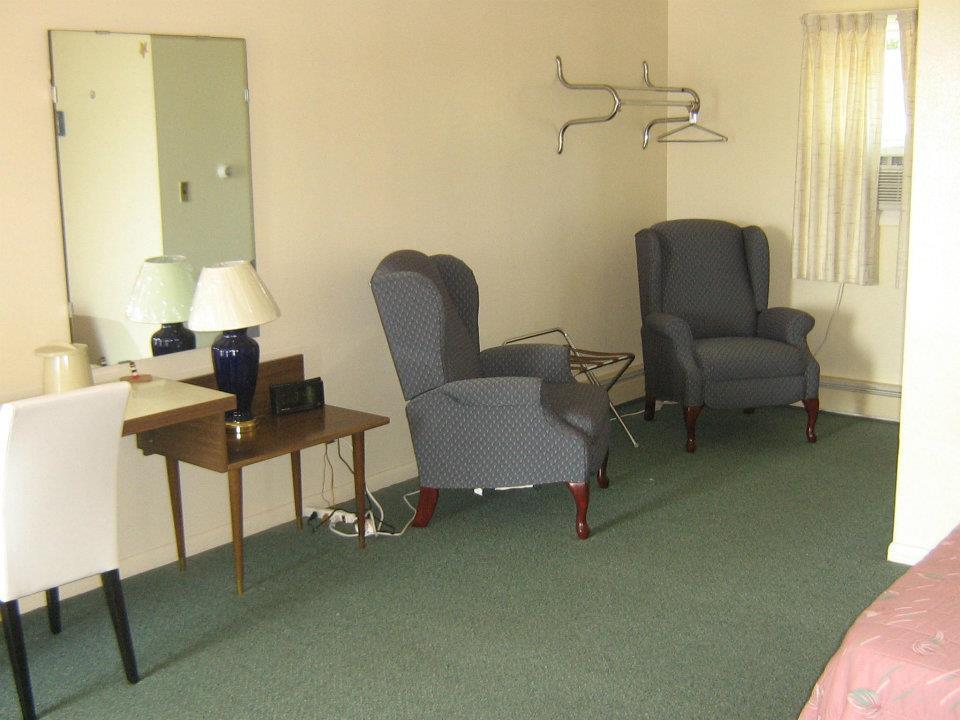 Chapel Hill Motel Brevort Room photo